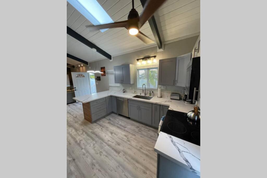 Spacious 2 Bedroom Beach House With King Suite Waianae 외부 사진
