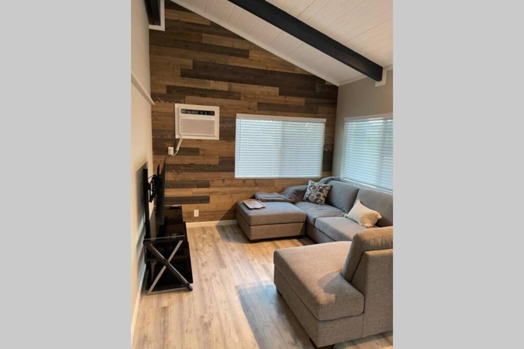 Spacious 2 Bedroom Beach House With King Suite Waianae 외부 사진