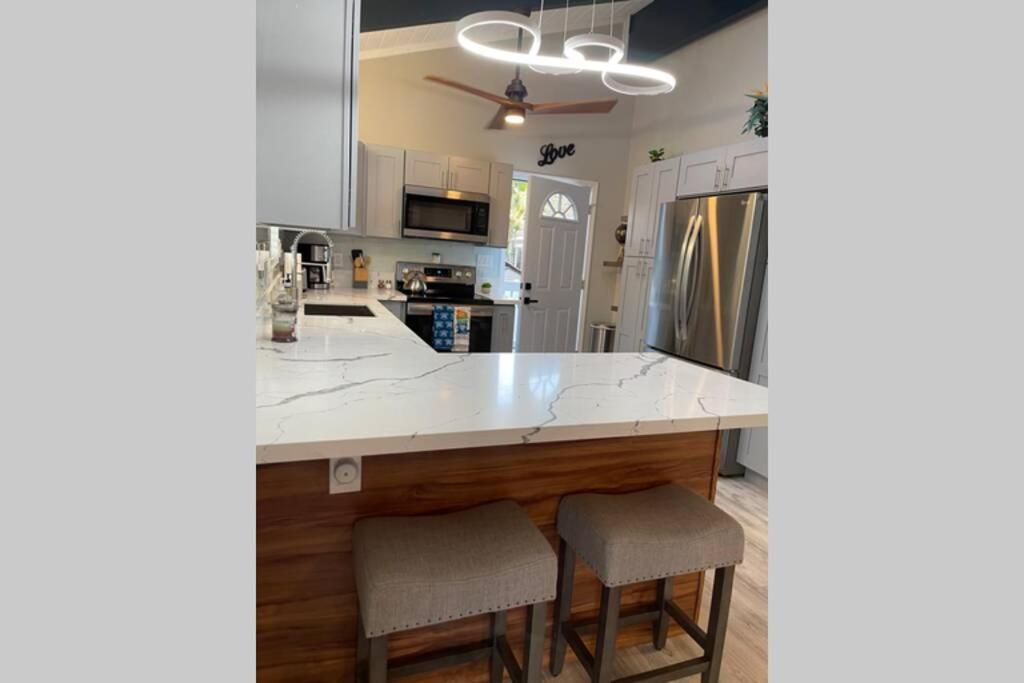 Spacious 2 Bedroom Beach House With King Suite Waianae 외부 사진