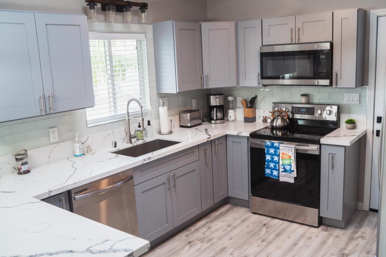 Spacious 2 Bedroom Beach House With King Suite Waianae 외부 사진